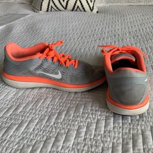 *PRICE DROP* NIKE Women’s Running Shoes